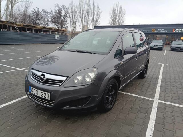 Серый Опель Зафира, объемом двигателя 1.7 л и пробегом 300 тыс. км за 3600 $, фото 1 на Automoto.ua