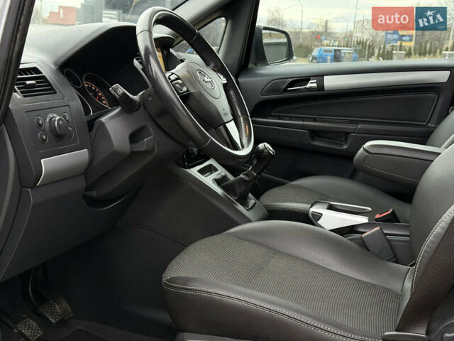 Серый Опель Зафира, объемом двигателя 1.7 л и пробегом 192 тыс. км за 7890 $, фото 11 на Automoto.ua