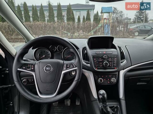 Серый Опель Зафира, объемом двигателя 1.96 л и пробегом 224 тыс. км за 10500 $, фото 1 на Automoto.ua