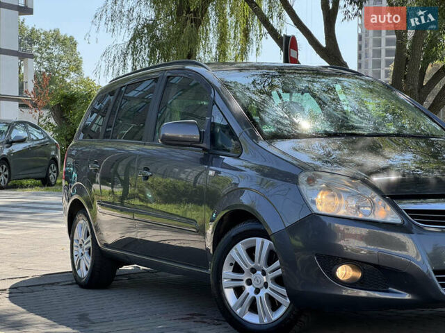 Серый Опель Зафира, объемом двигателя 1.7 л и пробегом 256 тыс. км за 7899 $, фото 11 на Automoto.ua