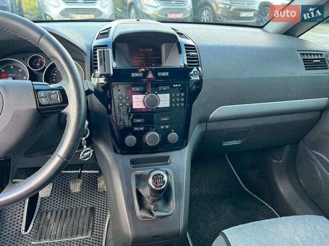 Серый Опель Зафира, объемом двигателя 1.7 л и пробегом 335 тыс. км за 7690 $, фото 27 на Automoto.ua