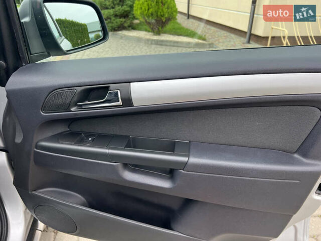 Серый Опель Зафира, объемом двигателя 1.7 л и пробегом 184 тыс. км за 7990 $, фото 21 на Automoto.ua