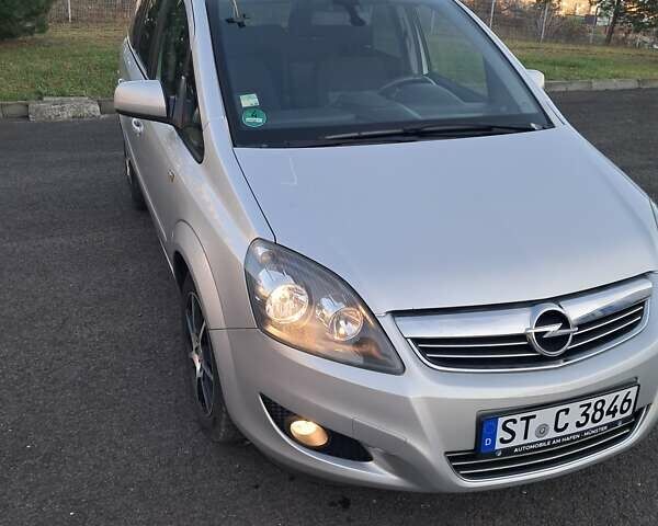 Серый Опель Зафира, объемом двигателя 1.6 л и пробегом 202 тыс. км за 6300 $, фото 11 на Automoto.ua