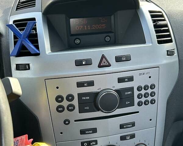 Серый Опель Зафира, объемом двигателя 1.6 л и пробегом 173 тыс. км за 8300 $, фото 20 на Automoto.ua