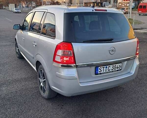 Серый Опель Зафира, объемом двигателя 1.6 л и пробегом 202 тыс. км за 6300 $, фото 3 на Automoto.ua
