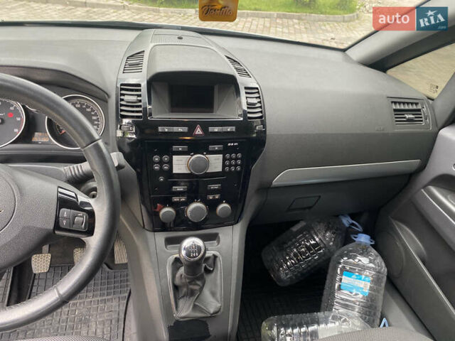 Серый Опель Зафира, объемом двигателя 1.69 л и пробегом 257 тыс. км за 6200 $, фото 15 на Automoto.ua