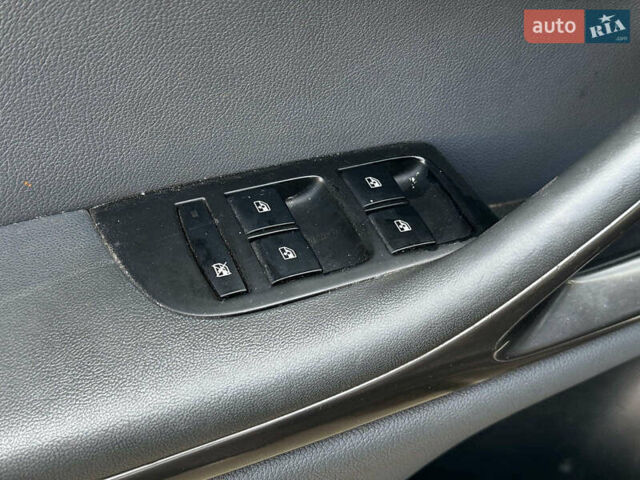 Сірий Опель Зафіра, об'ємом двигуна 2 л та пробігом 235 тис. км за 8990 $, фото 8 на Automoto.ua