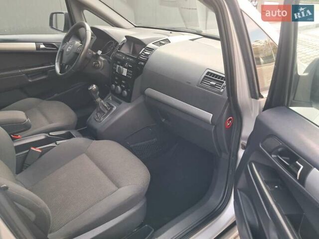 Опель Зафира 2012 в Могилев-Подольском на Automoto.ua Серый Опель Зафира, объемом двигателя 1.8 л и пробегом 259 тыс. км за 7800 $, фото 1 на Automoto.ua