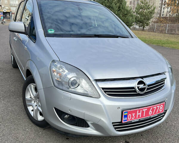 Серый Опель Зафира, объемом двигателя 1.6 л и пробегом 142 тыс. км за 7150 $, фото 4 на Automoto.ua
