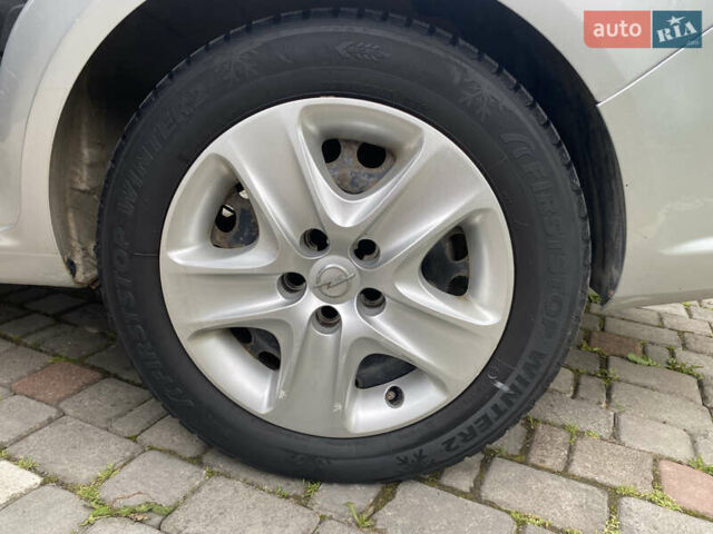 Серый Опель Зафира, объемом двигателя 1.69 л и пробегом 257 тыс. км за 6200 $, фото 8 на Automoto.ua