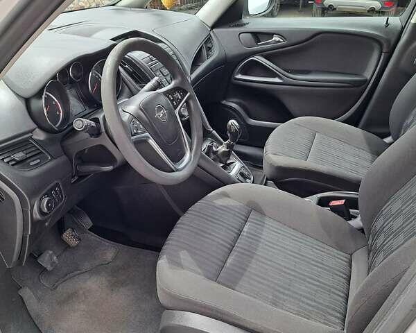 Серый Опель Зафира, объемом двигателя 1.96 л и пробегом 229 тыс. км за 8200 $, фото 10 на Automoto.ua