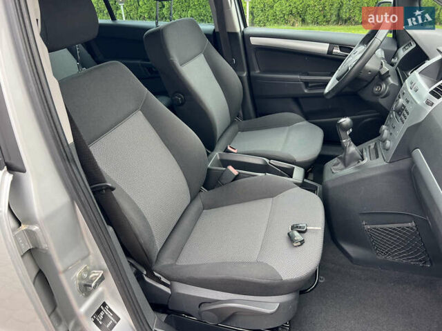 Серый Опель Зафира, объемом двигателя 1.7 л и пробегом 184 тыс. км за 7990 $, фото 20 на Automoto.ua