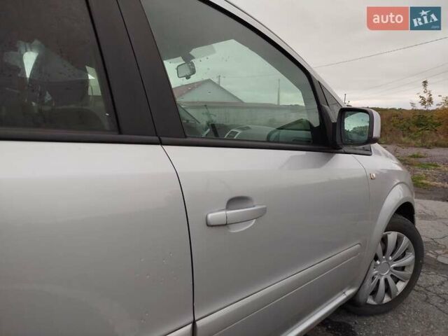 Серый Опель Зафира, объемом двигателя 1.49 л и пробегом 230 тыс. км за 6800 $, фото 2 на Automoto.ua