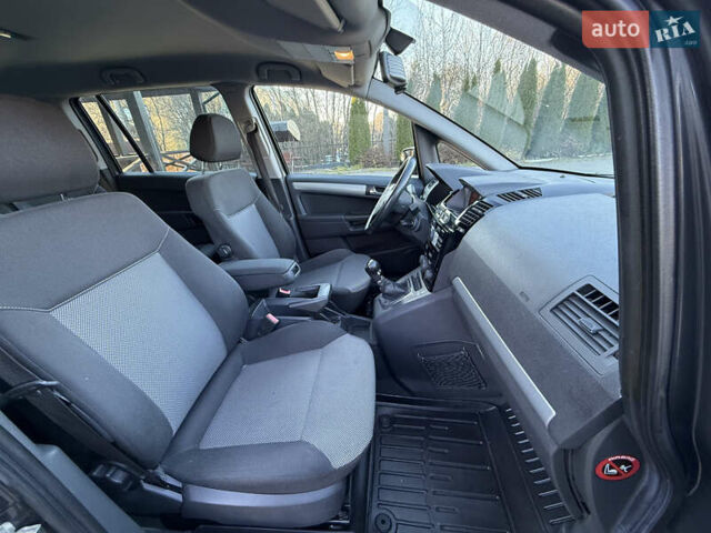 Серый Опель Зафира, объемом двигателя 1.8 л и пробегом 170 тыс. км за 7200 $, фото 28 на Automoto.ua