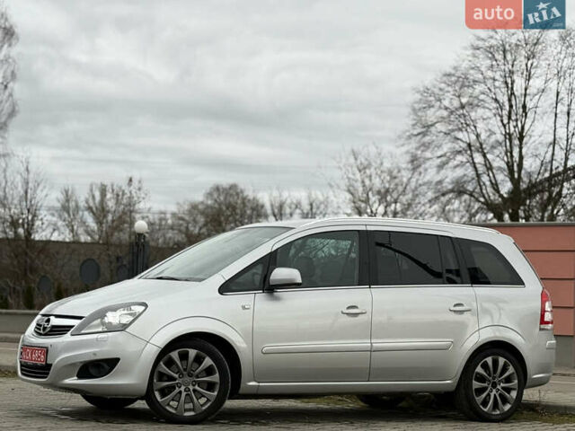 Серый Опель Зафира, объемом двигателя 1.7 л и пробегом 192 тыс. км за 7890 $, фото 60 на Automoto.ua