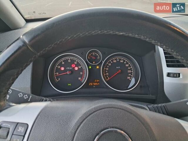 Серый Опель Зафира, объемом двигателя 1.6 л и пробегом 202 тыс. км за 6300 $, фото 20 на Automoto.ua