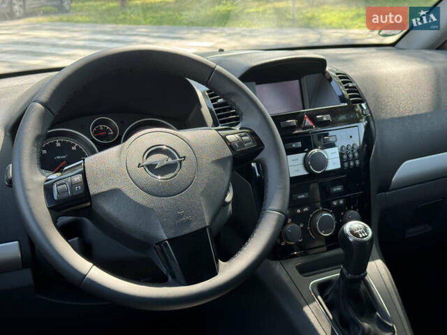 Серый Опель Зафира, объемом двигателя 1.7 л и пробегом 256 тыс. км за 7899 $, фото 33 на Automoto.ua