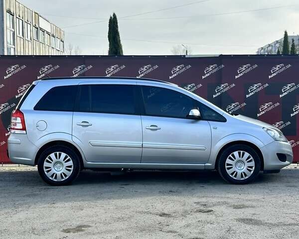 Серый Опель Зафира, объемом двигателя 1.6 л и пробегом 173 тыс. км за 8300 $, фото 3 на Automoto.ua