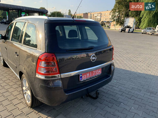 Серый Опель Зафира, объемом двигателя 1.6 л и пробегом 188 тыс. км за 7900 $, фото 4 на Automoto.ua
