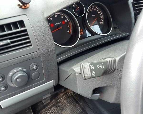 Серый Опель Зафира, объемом двигателя 1.8 л и пробегом 170 тыс. км за 7300 $, фото 4 на Automoto.ua