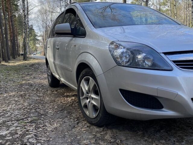 Серый Опель Зафира, объемом двигателя 1.8 л и пробегом 250 тыс. км за 5800 $, фото 5 на Automoto.ua