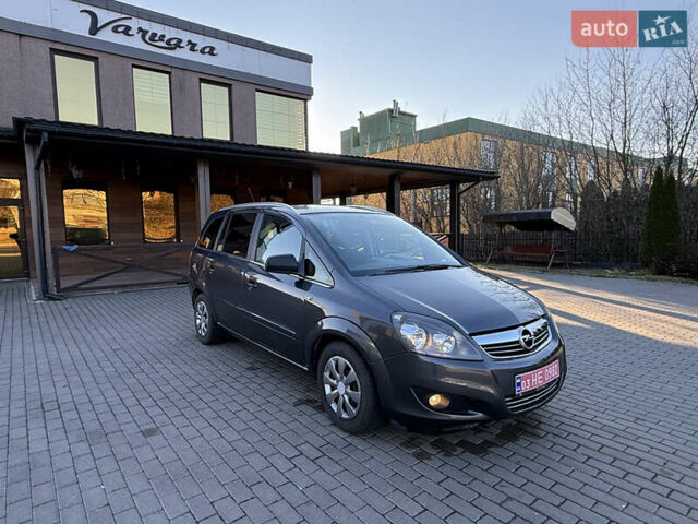 Серый Опель Зафира, объемом двигателя 1.8 л и пробегом 170 тыс. км за 7200 $, фото 2 на Automoto.ua