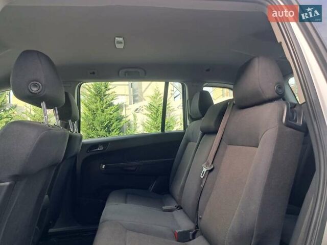 Опель Зафира 2012 в Могилев-Подольском на Automoto.ua Серый Опель Зафира, объемом двигателя 1.8 л и пробегом 259 тыс. км за 7800 $, фото 78 на Automoto.ua