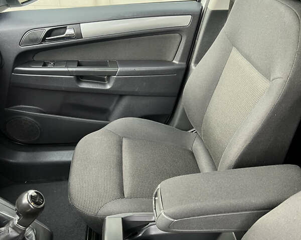 Серый Опель Зафира, объемом двигателя 1.6 л и пробегом 142 тыс. км за 7150 $, фото 38 на Automoto.ua