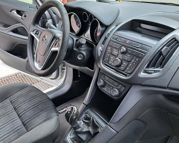 Серый Опель Зафира, объемом двигателя 1.96 л и пробегом 229 тыс. км за 8200 $, фото 13 на Automoto.ua
