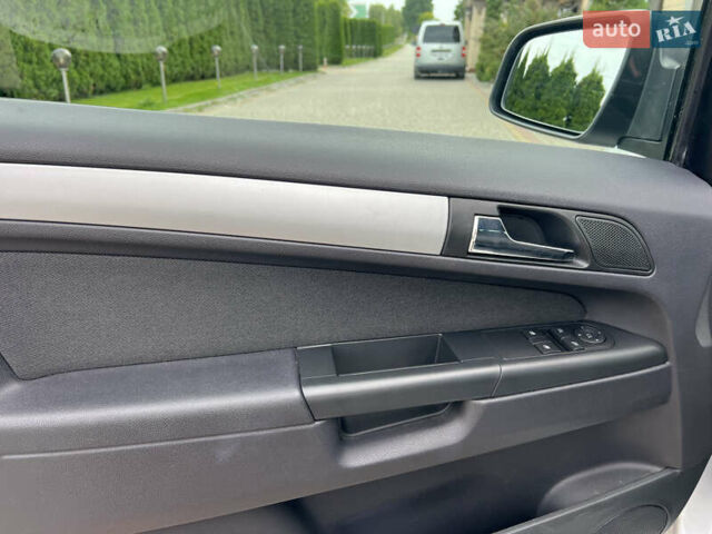 Серый Опель Зафира, объемом двигателя 1.7 л и пробегом 184 тыс. км за 7990 $, фото 38 на Automoto.ua