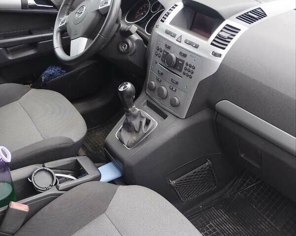 Серый Опель Зафира, объемом двигателя 1.6 л и пробегом 213 тыс. км за 8700 $, фото 8 на Automoto.ua