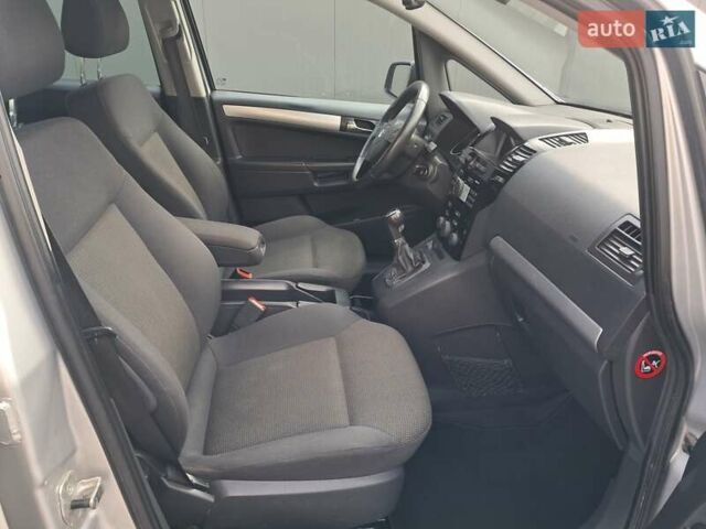 Опель Зафира 2012 в Могилев-Подольском на Automoto.ua Серый Опель Зафира, объемом двигателя 1.8 л и пробегом 259 тыс. км за 7800 $, фото 4 на Automoto.ua