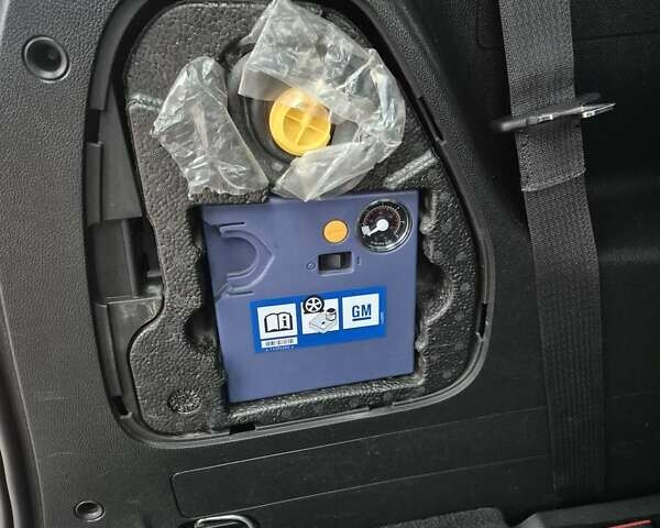 Серый Опель Зафира, объемом двигателя 1.96 л и пробегом 224 тыс. км за 10500 $, фото 5 на Automoto.ua