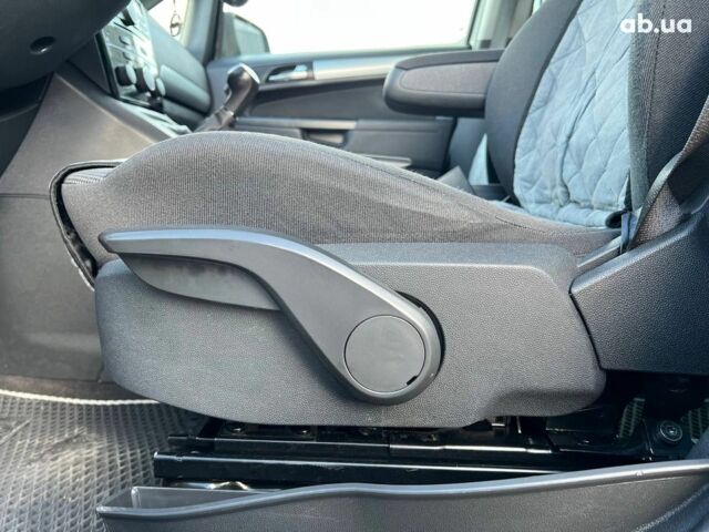 Серый Опель Зафира, объемом двигателя 1.7 л и пробегом 335 тыс. км за 7690 $, фото 19 на Automoto.ua