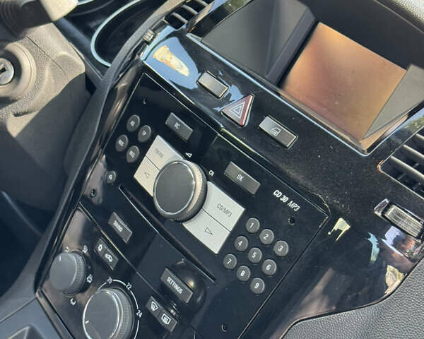 Серый Опель Зафира, объемом двигателя 1.7 л и пробегом 256 тыс. км за 7899 $, фото 42 на Automoto.ua