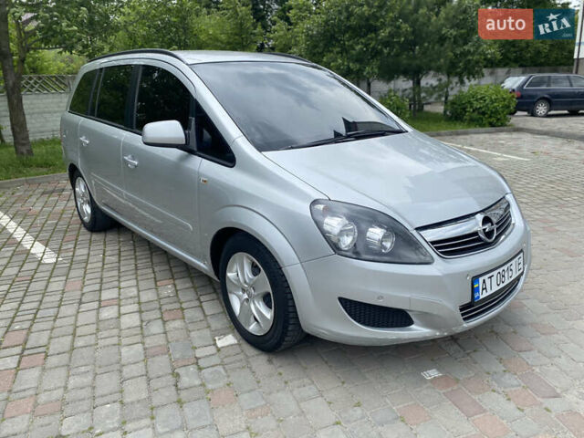 Серый Опель Зафира, объемом двигателя 1.69 л и пробегом 257 тыс. км за 6200 $, фото 1 на Automoto.ua