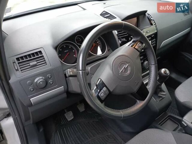 Сірий Опель Зафіра, об'ємом двигуна 1.7 л та пробігом 310 тис. км за 7200 $, фото 9 на Automoto.ua