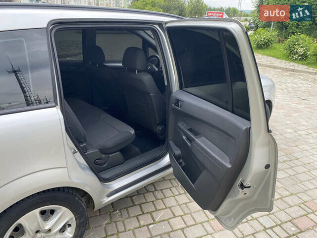 Серый Опель Зафира, объемом двигателя 1.69 л и пробегом 257 тыс. км за 6200 $, фото 49 на Automoto.ua