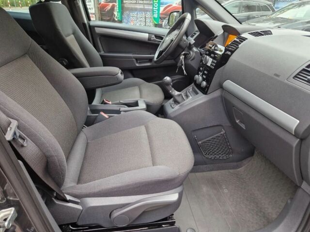 Сірий Опель Зафіра, об'ємом двигуна 1.8 л та пробігом 153 тис. км за 4800 $, фото 5 на Automoto.ua