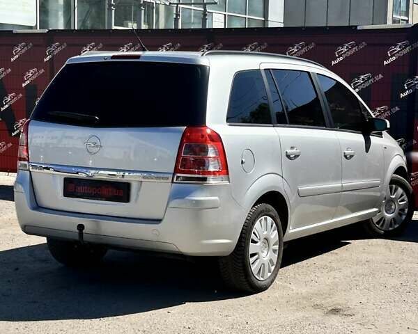 Серый Опель Зафира, объемом двигателя 1.6 л и пробегом 173 тыс. км за 8300 $, фото 5 на Automoto.ua