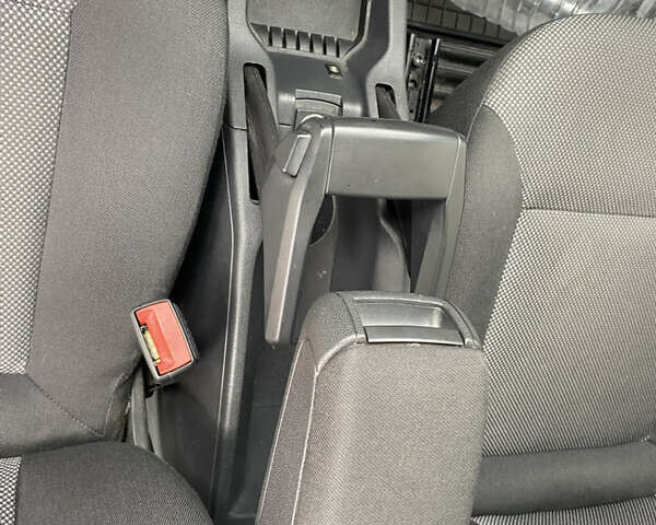 Серый Опель Зафира, объемом двигателя 1.69 л и пробегом 257 тыс. км за 6200 $, фото 16 на Automoto.ua