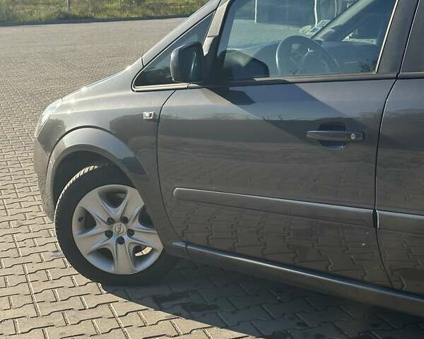 Серый Опель Зафира, объемом двигателя 1.7 л и пробегом 196 тыс. км за 7600 $, фото 6 на Automoto.ua