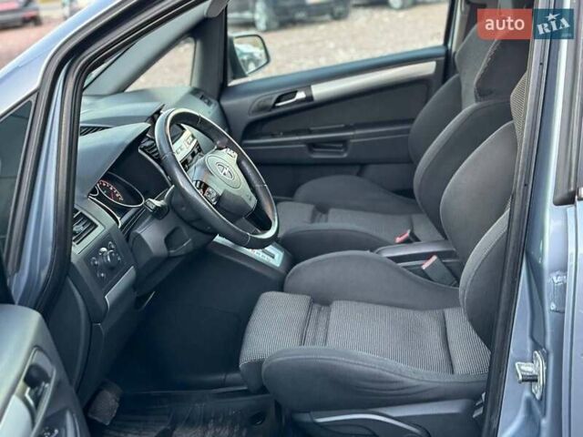 Серый Опель Зафира, объемом двигателя 1.9 л и пробегом 220 тыс. км за 8199 $, фото 32 на Automoto.ua