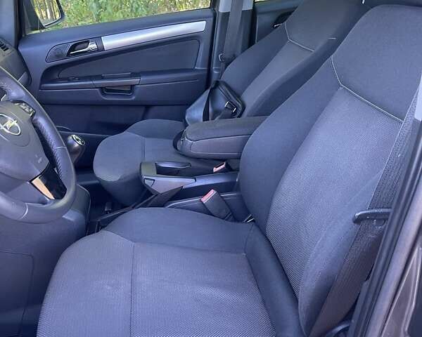 Сірий Опель Зафіра, об'ємом двигуна 1.8 л та пробігом 202 тис. км за 7400 $, фото 10 на Automoto.ua