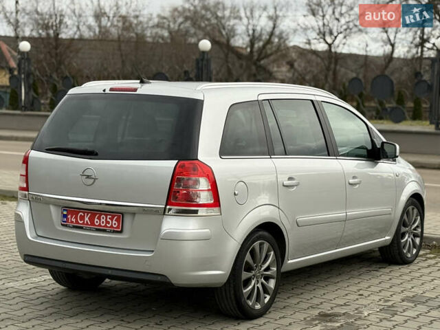 Серый Опель Зафира, объемом двигателя 1.7 л и пробегом 192 тыс. км за 7890 $, фото 90 на Automoto.ua