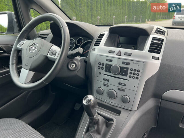 Серый Опель Зафира, объемом двигателя 1.7 л и пробегом 184 тыс. км за 7990 $, фото 24 на Automoto.ua