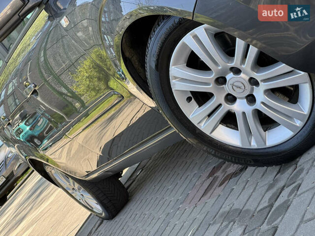 Серый Опель Зафира, объемом двигателя 1.7 л и пробегом 256 тыс. км за 7899 $, фото 15 на Automoto.ua
