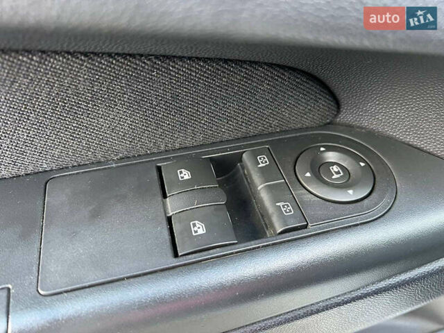 Серый Опель Зафира, объемом двигателя 1.7 л и пробегом 335 тыс. км за 7690 $, фото 15 на Automoto.ua