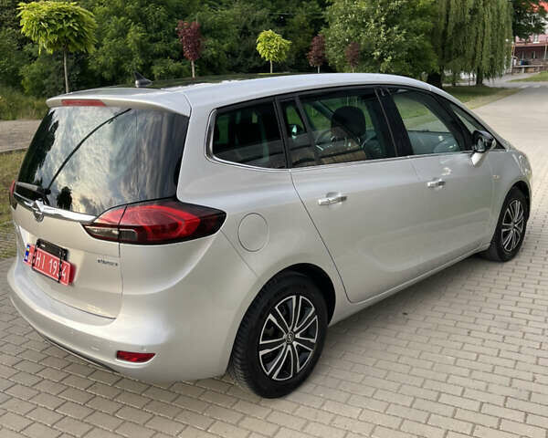 Сірий Опель Зафіра, об'ємом двигуна 0 л та пробігом 157 тис. км за 9999 $, фото 8 на Automoto.ua