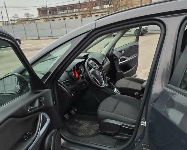 Серый Опель Зафира, объемом двигателя 1.96 л и пробегом 224 тыс. км за 10500 $, фото 4 на Automoto.ua